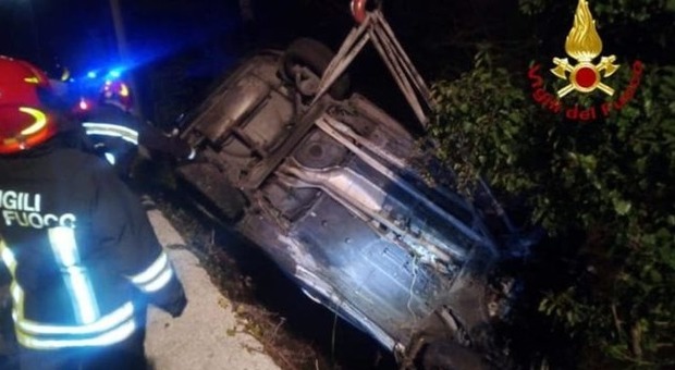 Auto precipita in un burrone nel Casertano: morto 40enne