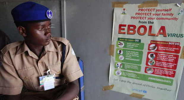 Ebola, uccisi sette volontari a colpi di machete. L'Onu: «Il virus è una minaccia alla pace»