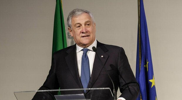Il ministro Tajani: «Fermare subito la rotta balcanica». Meloni in collegamento: «Trieste la città più italiana e mitteleuropea»