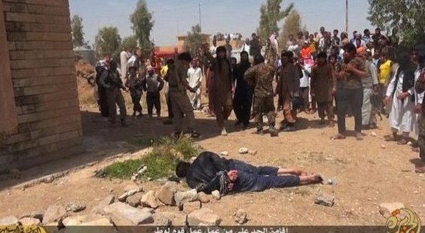 Isis, jihadisti invitano i gay a finti appuntamenti per smascherarli e giustiziarli
