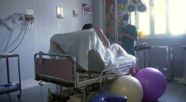 Torino, le praticano il parto cesareo durante un'operazione al cervello: salve madre e figlia