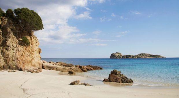 Sardegna, via l'esercito: le spiagge caraibiche di Capo Teulada e Porto Tramatzu tornano libere