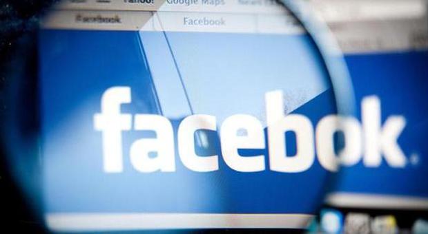 Facebook, aumentano i casi di insonnia tra gli adolescenti