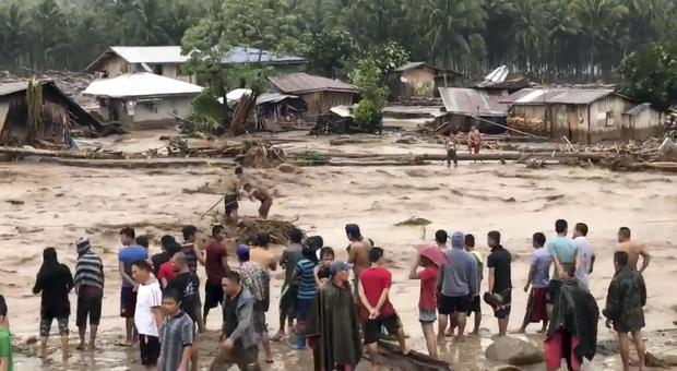 Tempesta tropicale nelle Filippine, si aggrava il bilancio: 200 morti e 150 dispersi