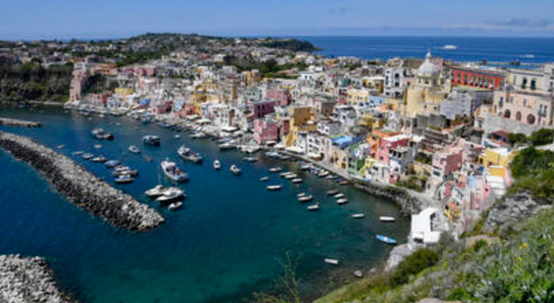Vaccino, da Ustica e Procida a Tremiti, Ischia e Capri le isole italiane Covid-free pronte ad accogliere turisti