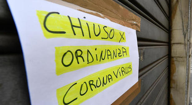 Coronavirus, fase 2: nuove regole per negozi, uffici e mezzi pubblici. Mascherine, guanti e ingressi contingentati