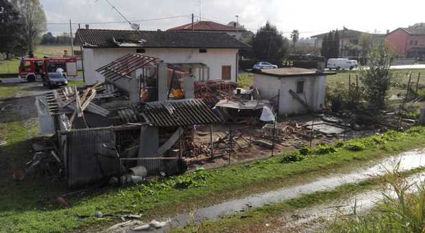Tromba d'aria sul canale di Marano: case e capannoni distrutti, colpite ampie zone