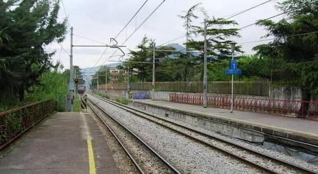 Battipaglia, tragedia sui binari: muore investito dal treno