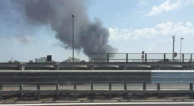 La Campania continua a bruciare: le foto scattate in autostrada