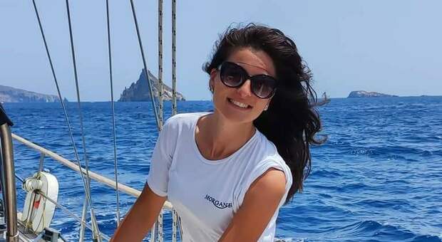 Giulia Maccaroni, la skipper morta nella barca in fiamme. L'ultimo aperitivo con gli amici: «Ci vediamo a settembre»
