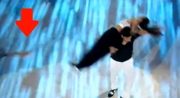 Giusy Versace perde la protesi alla gamba durante l'esibizione a "Ballando con le Stelle"
