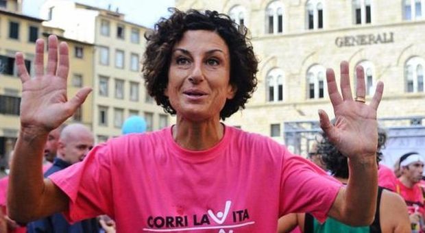 Agnese Renzi e Gianni Morandi alla corsa benefica per finanziare la lotta al tumore al seno