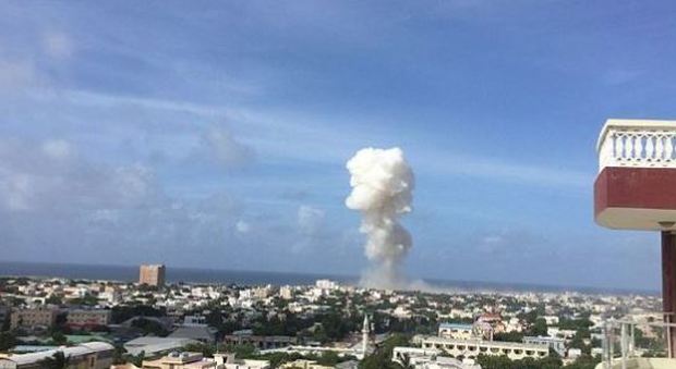 Mogadiscio, autobomba esplode vicino alla sede dell'Unione Africana: 13 morti