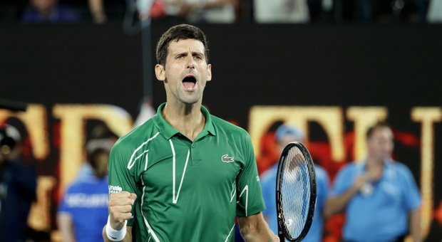 Australian Open, Djokovic supera Federer in 3 set e vola in finale