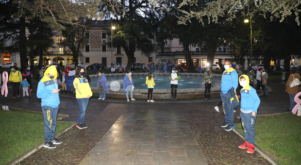 Il flashmob ai giardini di piazza Martiri a difesa delle palestre