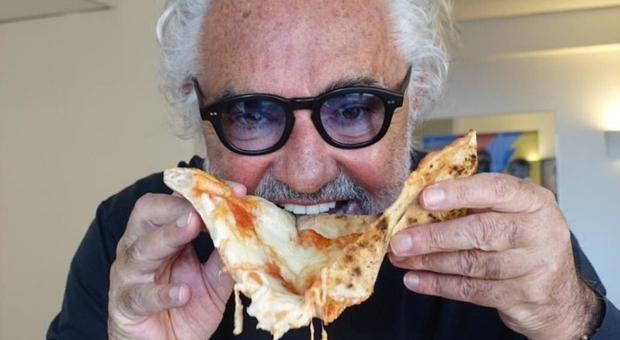 La pizza di Briatore fuori dalla top 50 d'Italia: «Ma io ho ristoranti di lusso»