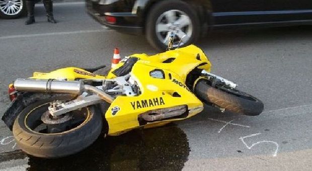 Una Yamaha dopo un incidente stradale (archivio)