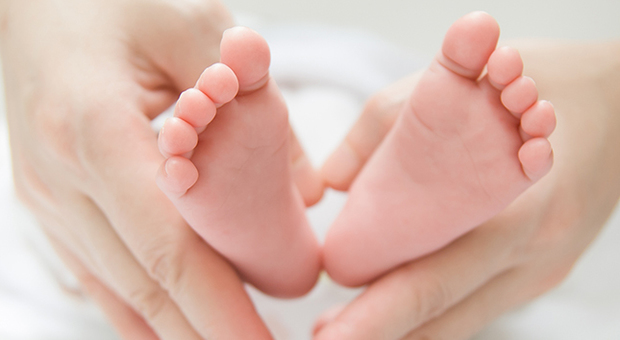 Scambio di neonate in clinica: mamma allatta e porta a casa la figlia di un'altra donna