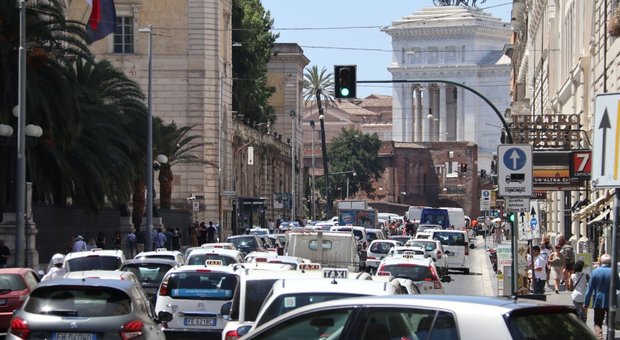 Roma, riaprono le scuole rallentamenti e traffico in città