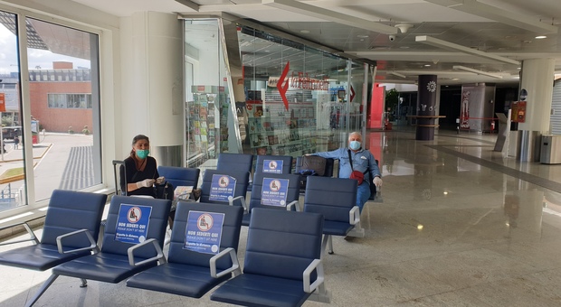 Fase 2, nell'aeroporto di Napoli solo due viaggiatori