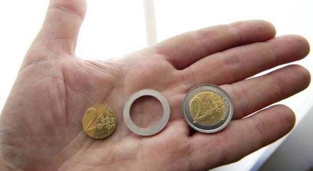 Palermo, euro di moneta made in China: blitz contro i falsari, 12