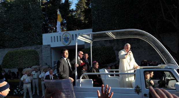 Il Papa: «Stop a schiavismo moderno: il flusso dei capitali non può determinare vita dei migranti»