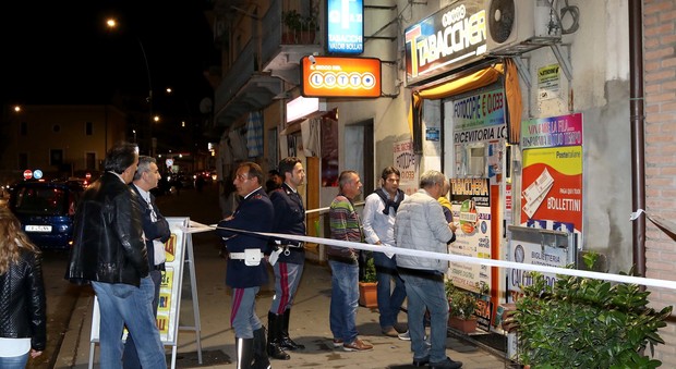 Benevento, tabaccaio rapinato e ferito: due arresti