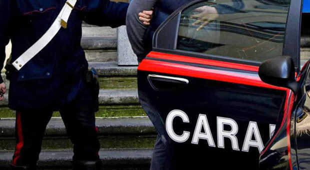 In sella con nove dosi di cocaina: tenta di scappare, arrestato dai carabinieri