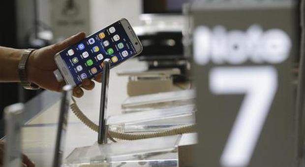 Galaxy Note 7, Samsung sospende le vendite: troppe esplosioni