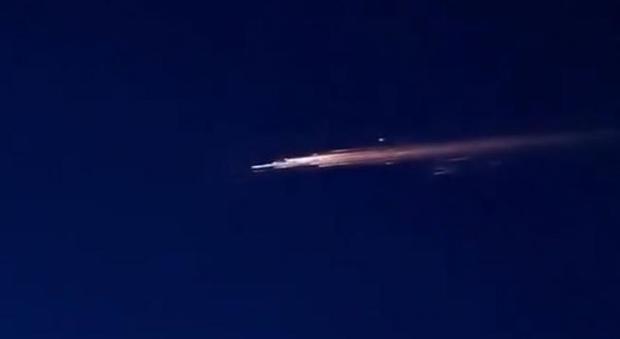 Meteorite avvistato in cielo: «Ha illuminato la notte». Ma la realtà è diversa: ecco di cosa si trattava