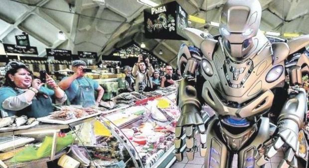 Il supermarket con i robot: far la spesa diventa un film