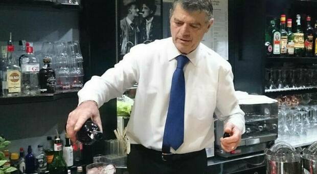 Carmelo Salzone, morto il bartender re del Negroni di Terni: creò il cocktail Robertina