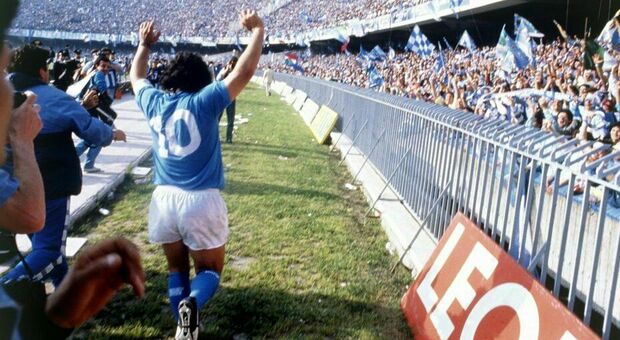 Maradona è morto, addio al re di Napoli: «Arresto cardiorespiratorio in casa»