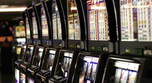 Slot machine sequestrate a Fuorigrotta