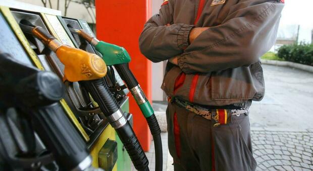 Benzina, in arrivo la riforma dei benzinai: si parte dagli 8mila “inefficienti”