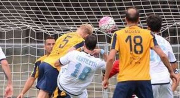 La Lazio rimonta e vince 2-1 a Verona Gol di Biglia e Parolo, espulso Mauricio