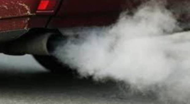 Allarme polveri sottili, scatta ordinanza antismog: «Usate meno l'auto»