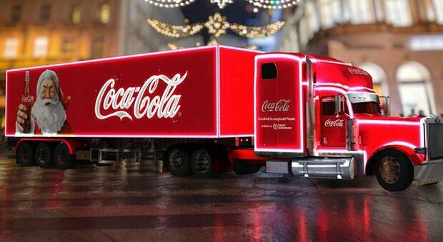 Il camion della Coca Cola (Ansa)