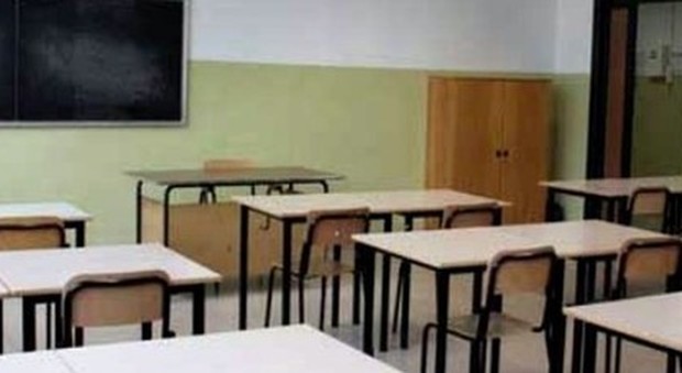 Napoli, ennesimo raid a scuola: rubati 10 computer portatili