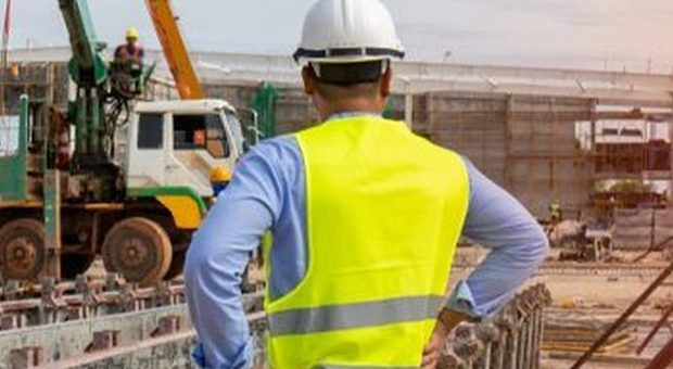 Lavoratori irregolari sul cantiere: sospesa l'attività di un'impresa edile e maxi multa