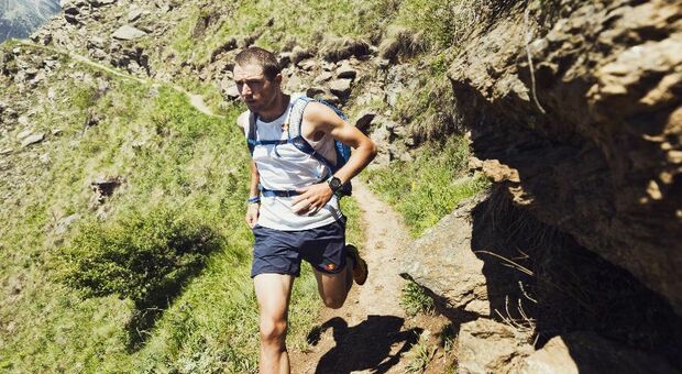Aaron Durogati mentre corre in un percorso della sua regione, il Trentino Alto Adige - credits: Daniele Molineris