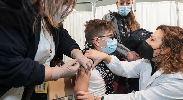 «Vaccini ai bambini 5-11 anni in Campania: spetta ai pediatri seguirli al rientro a casa»