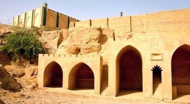 Isis, distrutta la Chiesa verde Tikrit: il monumento cristiano tra i più antichi del Medio Oriente