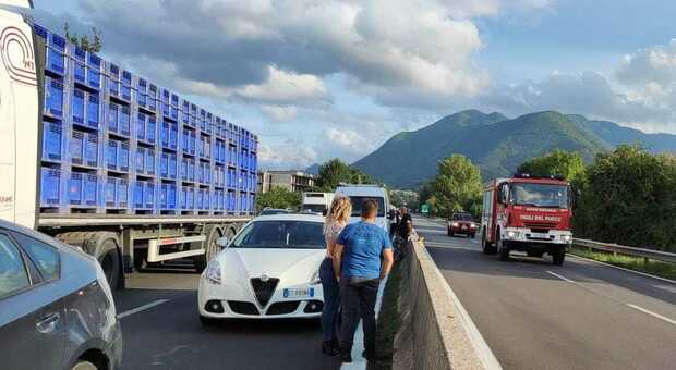Incidente sul raccordo Avellino-Salerno, morto l'autista di un tir: traffico bloccato