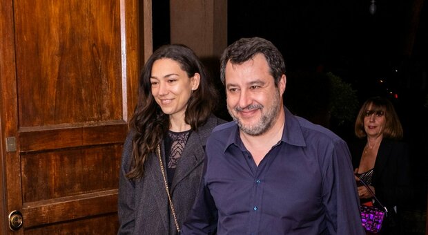 Salvini e l'amore con Francesca Verdini: «Sono pronto per un altro figlio anche se ho 51 anni e il mal di schiena»