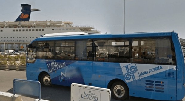 Torna il bus navetta al porto di Napoli, la soddisfazione dei sindaci di Capri e Anacapri