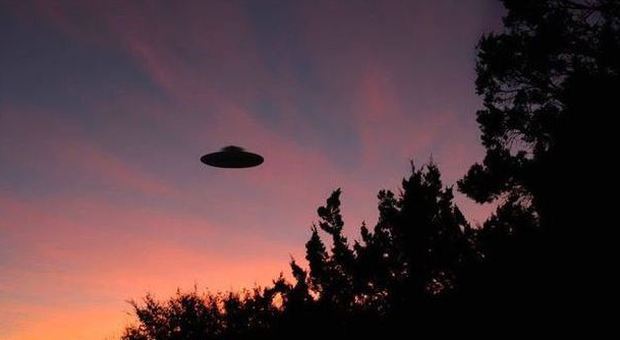 ​Ufo avvistato sulle Alpi Apuane terrorizza una famiglia: «Era un anello blu elettrico»