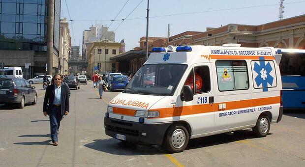 Pedone investito da un'auto in corso Italia a Bari: ferito