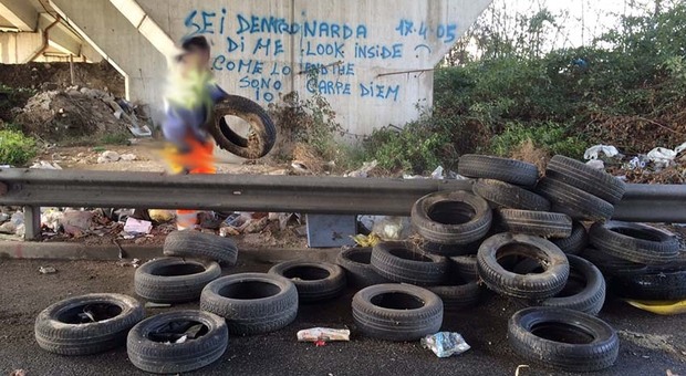 Asse mediano, Borrelli: «Cumuli di rifiuti pericolosi sulla strada, una vergogna»