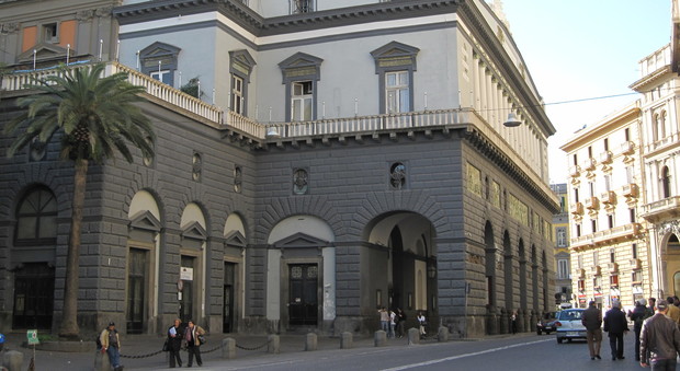 Napoli, il Teatro San Carlo apre le sue porte agli immigrati